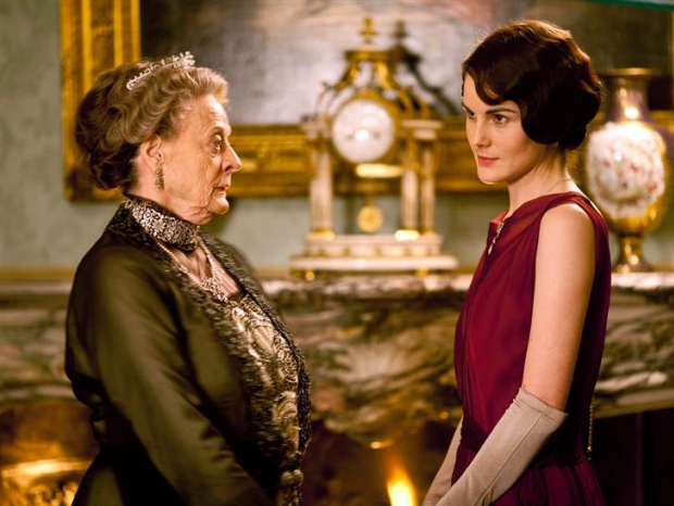 Michelle Dockery contracena com Maggie Smith em 'Downton Abbey' (Foto: Reprodu&ccedil;&atilde;o/ITV)
