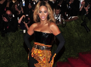 Beyonc&eacute; no red carpet do MET Gala 2013 (Foto: Reprodu&ccedil;&atilde;o)