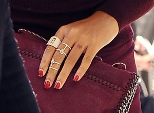 Beyonc&eacute; em viagem de Paris para Londres, de trem, na ter&ccedil;a-feira, 14 (Foto: KG / Bestimage)