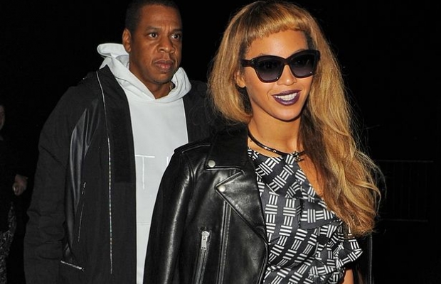 Beyonc&eacute; e Jay Z visitam Regent's Park, em Londres (Foto: Splash News)