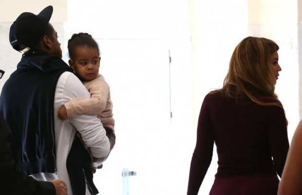 Beyonc&eacute; e a fam&iacute;lia em Paris (Foto: BestImage)
