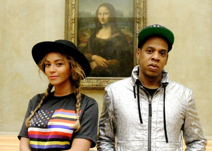 Beyoncé e Jay Z posam prÃ³ximo ao quadro de 'Monalisa' no museu do Louvre, em Paris (Foto: Divulgação/Beyonce.com)