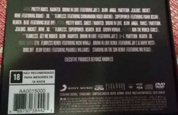 C&oacute;pia da primeira tiragem do 'BEYONC&Eacute; Platinum Edition' no Brasil (Foto: Arquivo Pessoal/Nathali Santana)