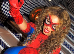 Beyonc&eacute; se veste de Homem-Aranha no Halloween (Foto: Divulga&ccedil;&atilde;o)