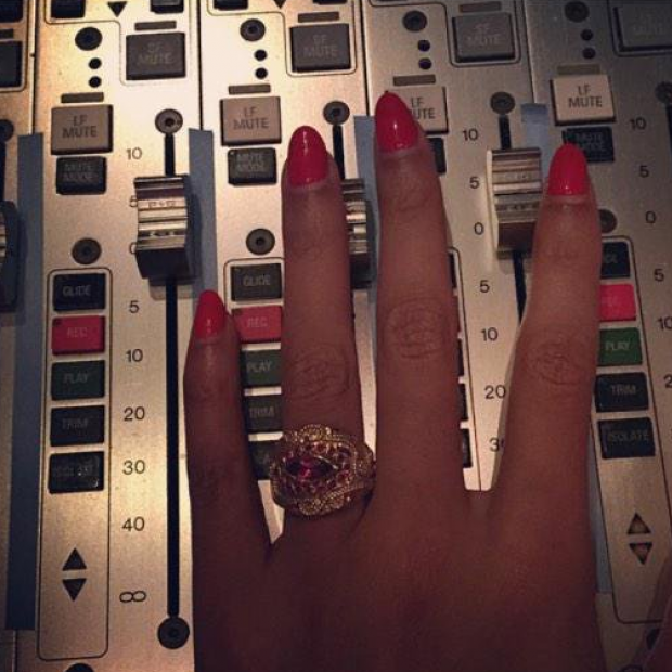 Beyoncé publica foto em estúdio; fev 2015 (Foto: Reprodução)