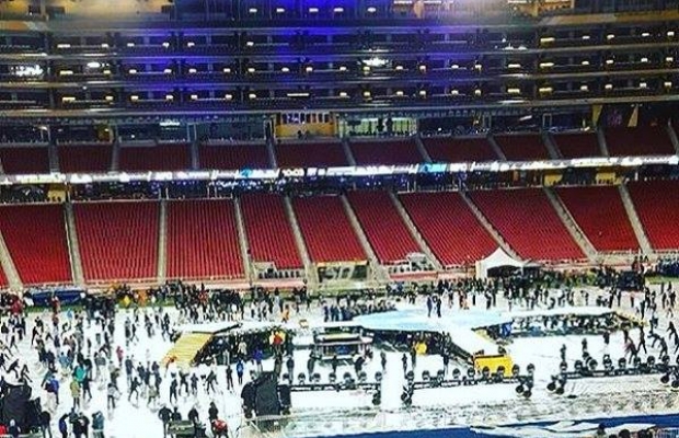 Palco do Super Bowl 2016 é montado para ensaio (Foto: Reprodução)