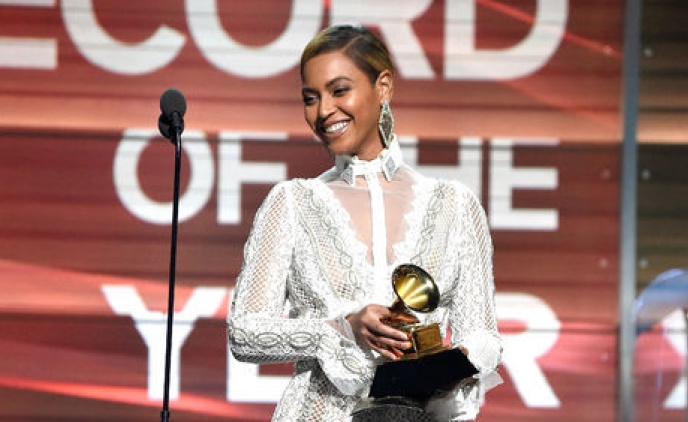 Beyoncé comparece ao Grammy Awards 2016 (Foto: Reprodução)