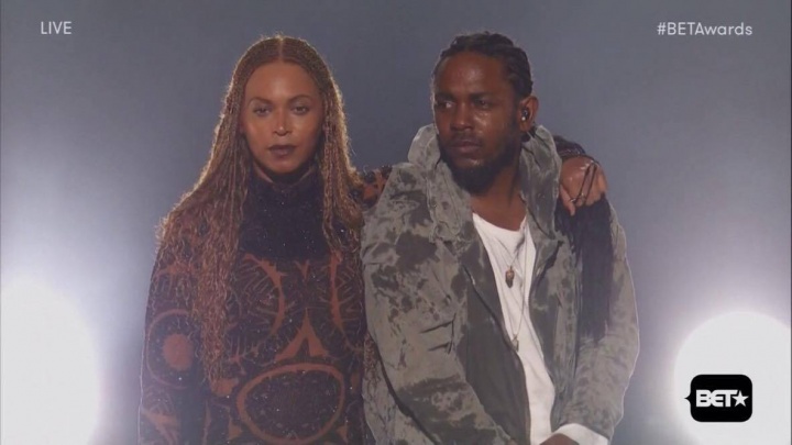 Beyoncé e Kendrick Lamar cantam 'Freedom' no BET Awards (Foto: Reprodução)