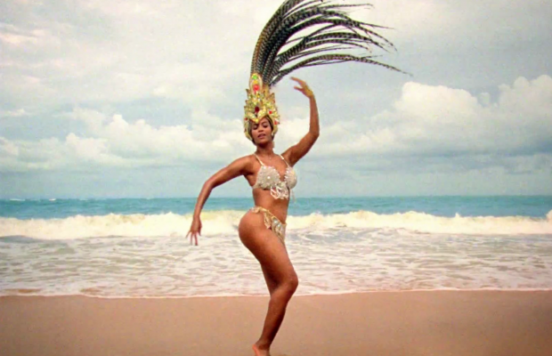 Beyoncé no clipe de 'Blue' (Foto: Reprodução)
