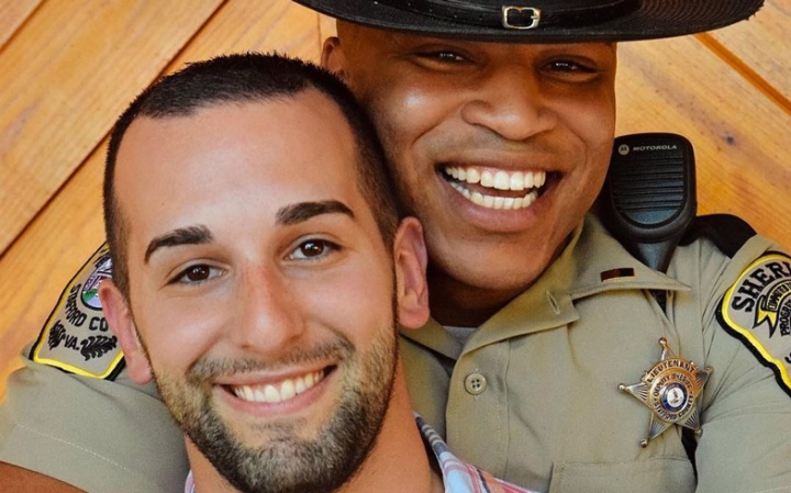 Policial Deuntay Diggs e seu noivo (Foto: Reprodu&ccedil;&atilde;o)