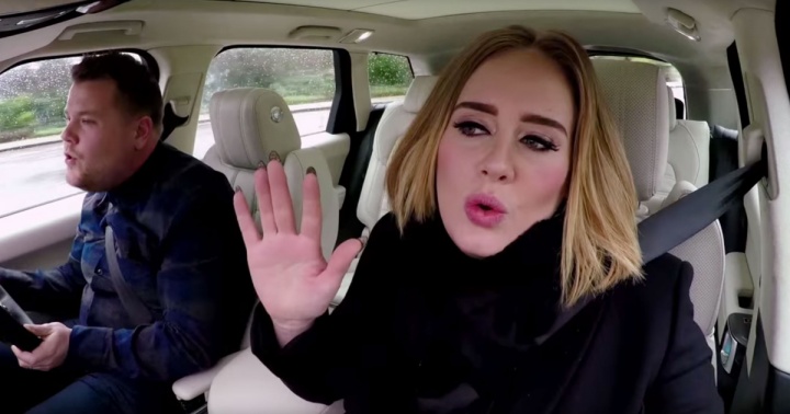 Adele participou do 'Carpool Karaoke' em 2016 (Foto: Divulgação)