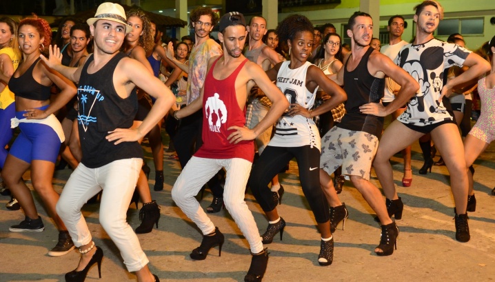 Ensaios da ala em homenagem &agrave; Beyonc&eacute; (Foto: Roberto Teixeira / EGO)