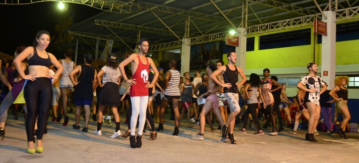 Ensaios da ala em homenagem &agrave; Beyonc&eacute; (Foto: Roberto Teixeira / EGO)