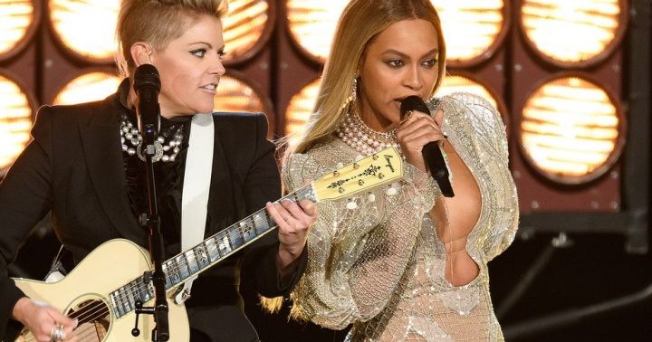 Beyoncé se apresenta no CMA Awards 2016 (Foto: Reprodução)