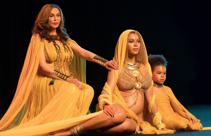 Beyoncé em projeções da performance no Grammy 2017 (Foto: Divulgação)