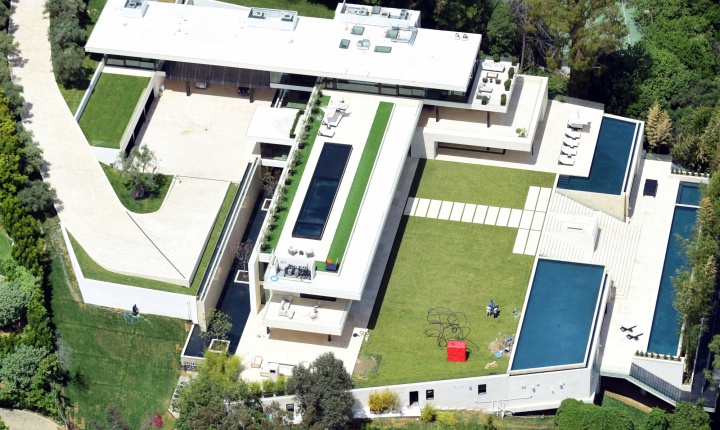 Mans&atilde;o localizada em Bel Air, Los Angeles (Foto: Splash News)