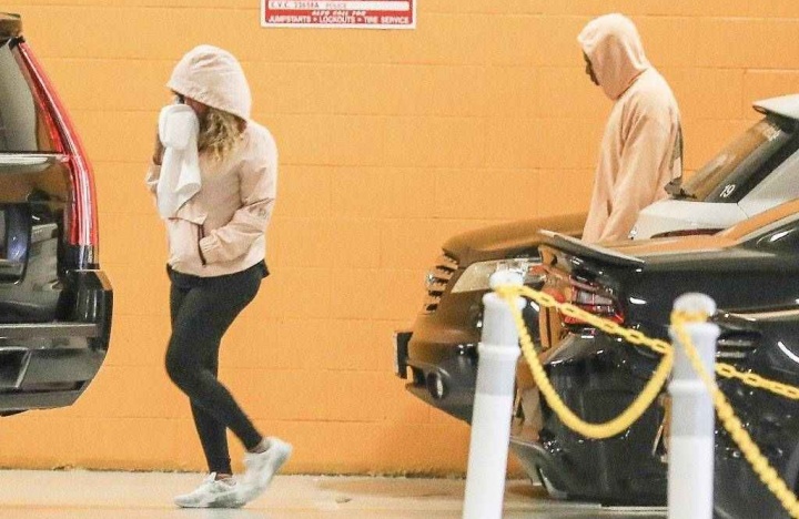 Beyoncé e Jay Z chegando na academia SoulCycle (Foto: Reprodução/E! Online)