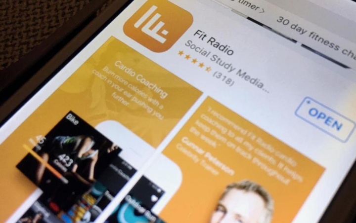 Aplicativo Fit Radio instalado em celular (Foto: Reprodução/Associated Press)