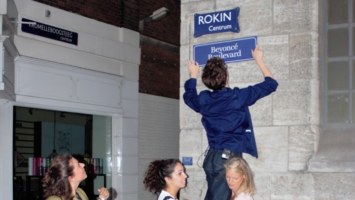 Grupo feminista Bovengrondse muda as ruas de Amsterdã (Foto: Reprodução/AT5.nl)