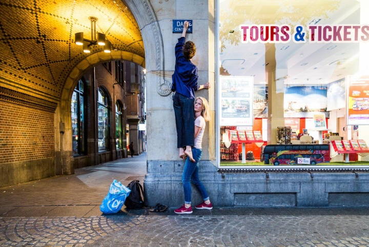 Grupo feminista Bovengrondse muda as ruas de Amsterdã (Foto: Reprodução/parool.nl)