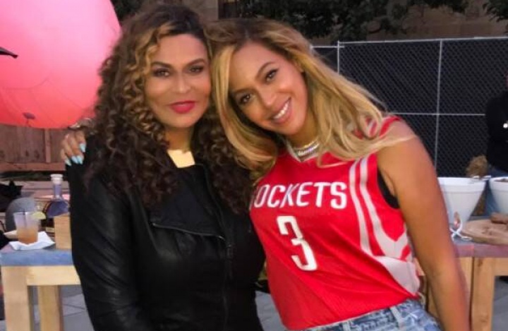 Beyoncé e sua mãe, Tina Knowles (Foto: Reprodução)