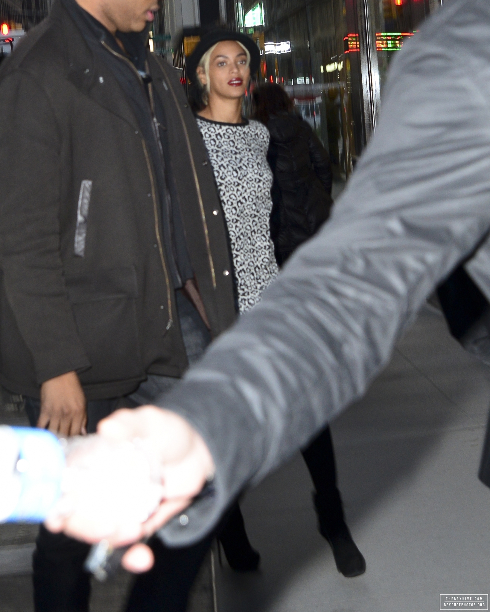 Beyonc&eacute; fotografada em Nova York nesta sexta-feira (17).