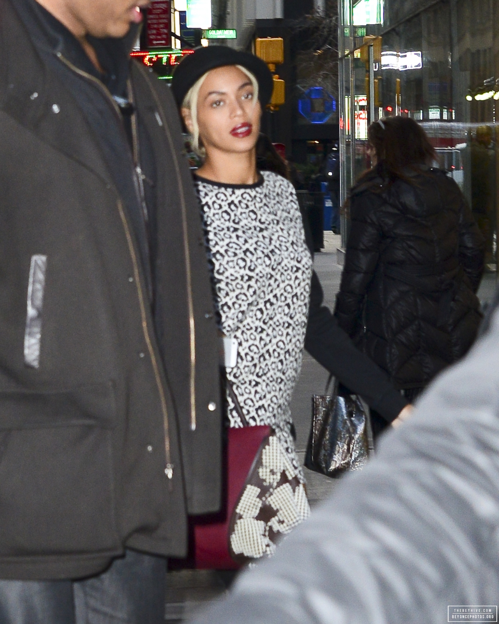 Beyonc&eacute; fotografada em Nova York nesta sexta-feira (17).