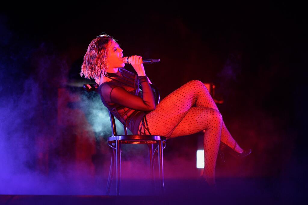 Beyonc&eacute; inicia a performance de "Drunk in Love"