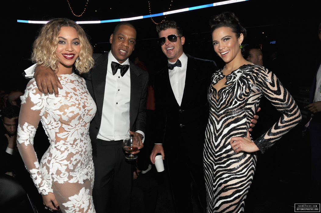 Beyonc&eacute; e Jay-Z tiram foto ao lado de Robin Thicke e sua esposa.