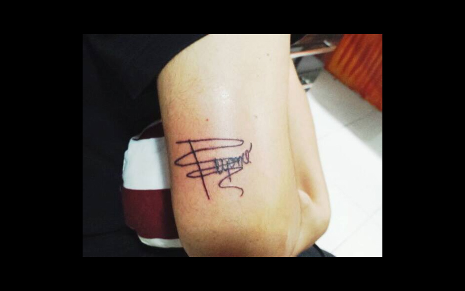 F&atilde; fez tatuagem do aut&oacute;grafo de Beyonc&eacute;.