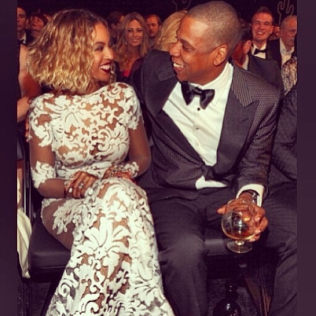 Em terceiro est&aacute; a foto de Beyonc&eacute; e Jay-Z na plateia do Grammy Awards 2014. Mais de 1 milh&atilde;o e 50 mil likes.