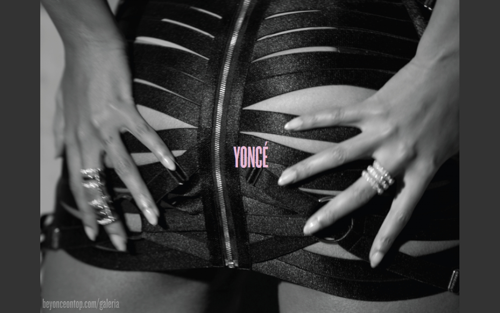 Encarte do &aacute;lbum "BEYONC&Eacute;"