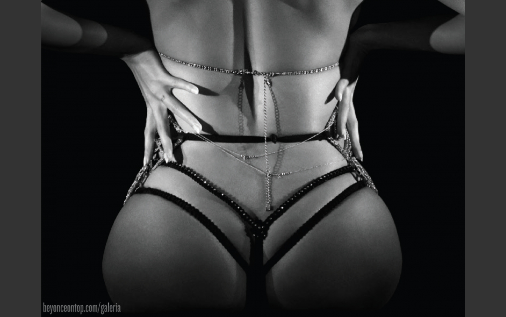 Encarte do &aacute;lbum "BEYONC&Eacute;"