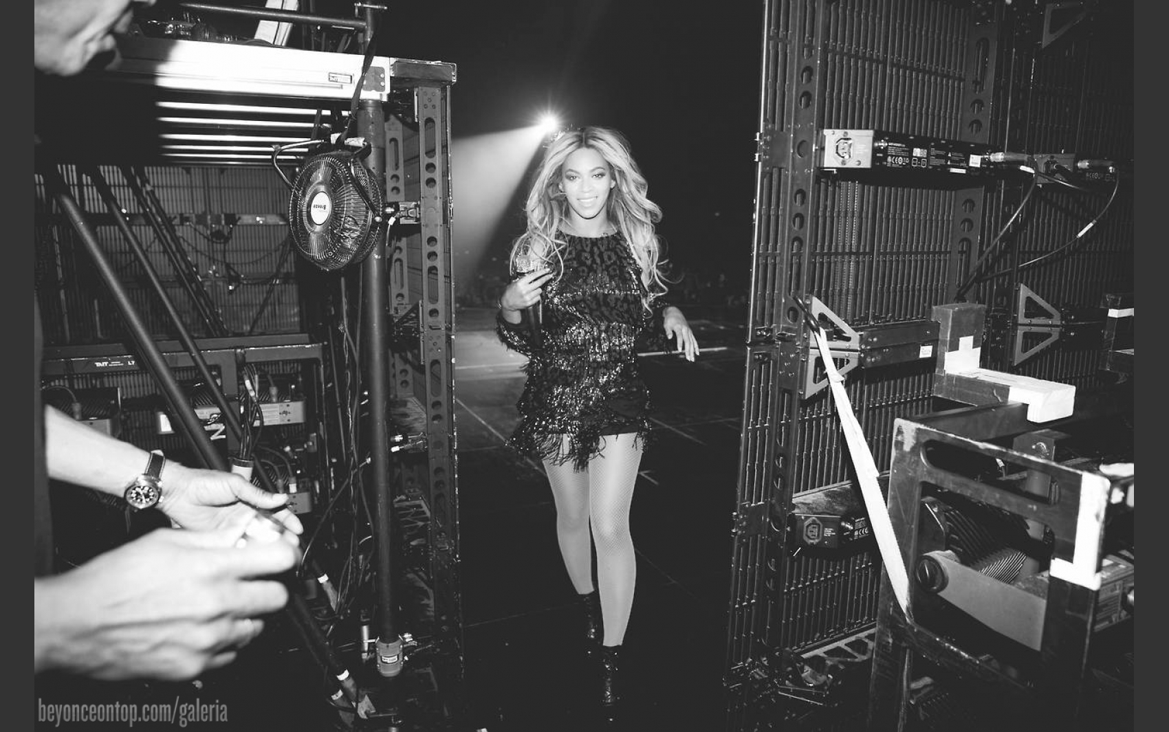 Beyonc&eacute; fez show para arena lotada, na B&eacute;lgica. 