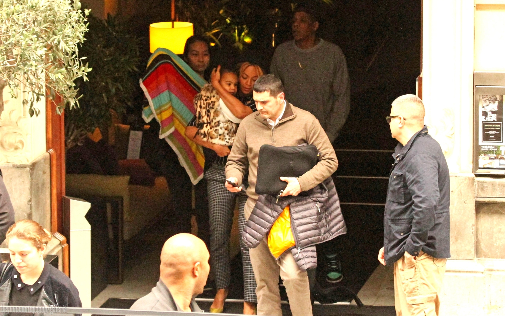 Fam&iacute;lia saiu para&nbsp;almo&ccedil;ar nesta ter&ccedil;a-feira, em Barcelona. 