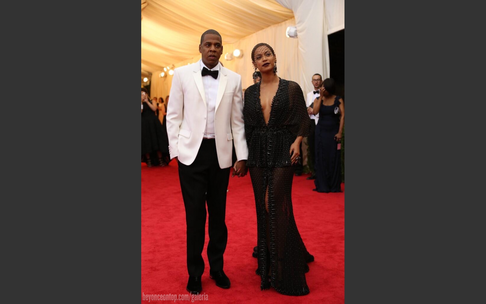 Beyonc&eacute; chegou ao evento acompanhada do marido, Jay-Z. 