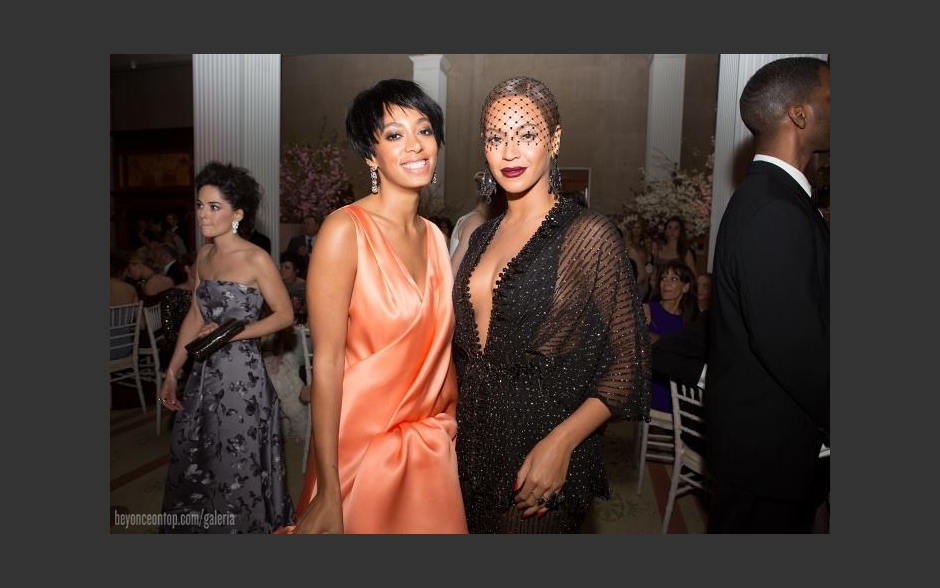 Beyonc&eacute; e a irm&atilde;, Solange. 