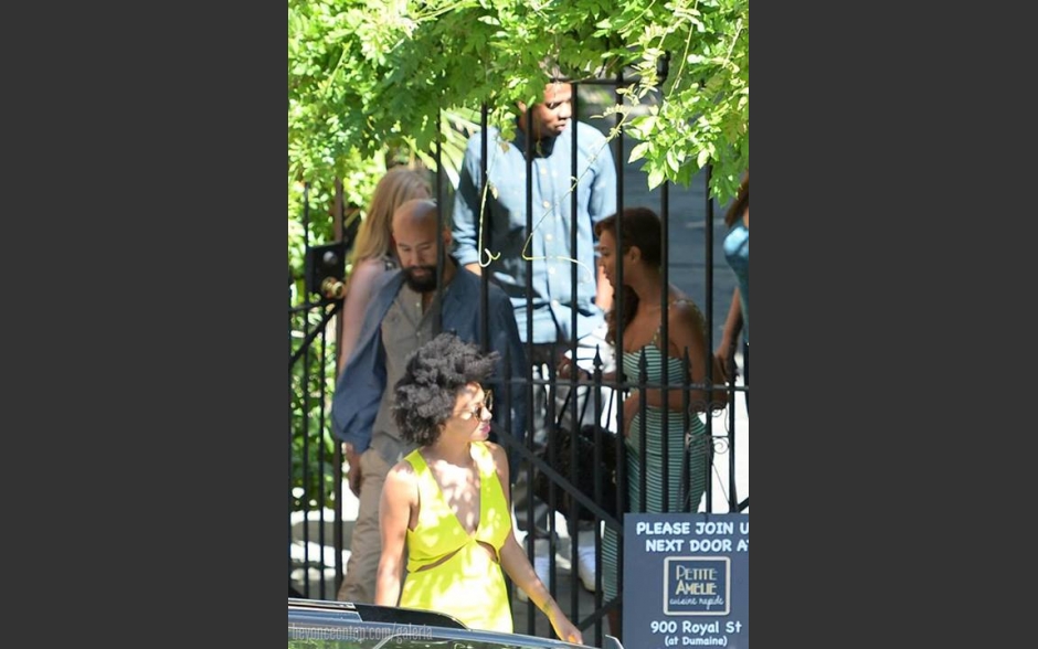 Beyonc&eacute; deixa restaurante em Nova Orleans. 