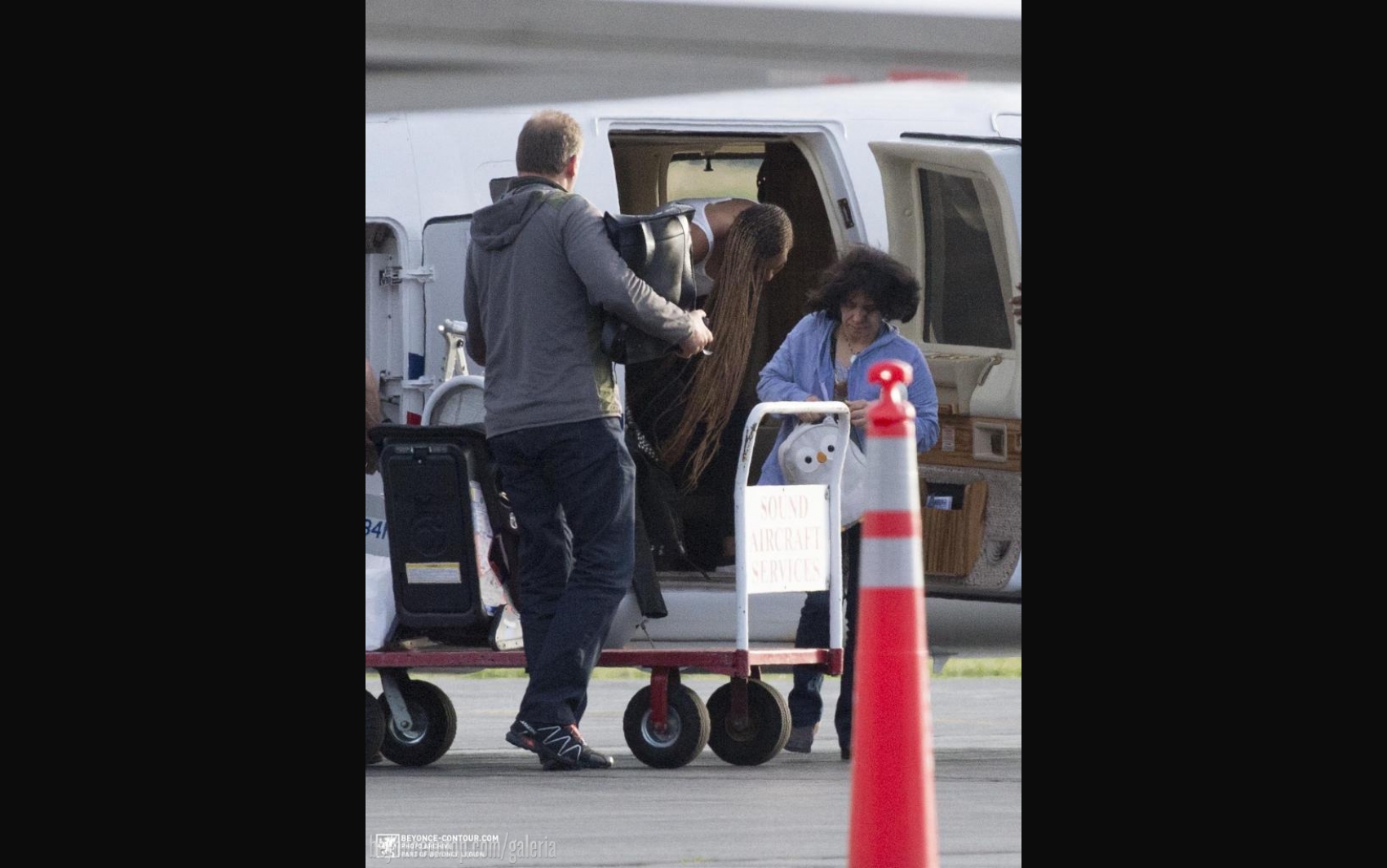 Beyonc&eacute; e Jay-Z desembarcam em Hamptons. 