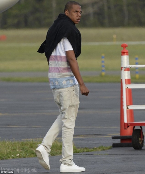 Beyonc&eacute; e Jay-Z desembarcam em Hamptons. 