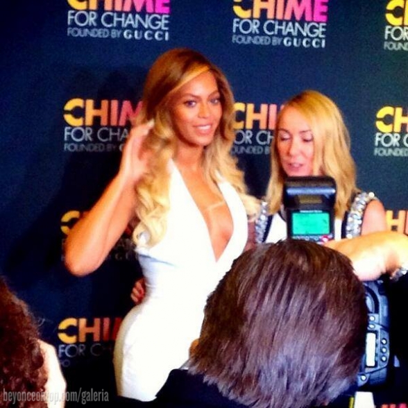 Beyonc&eacute; apareceu, sem alarde, no Red Carpet. 