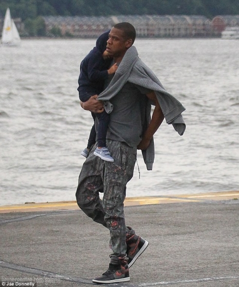 Beyonc&eacute;, Blue Ivy e Jay-Z ap&oacute;s passeio em NY. 