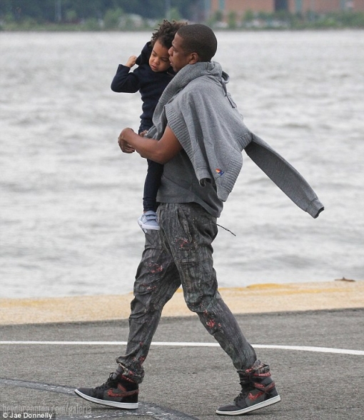 Beyonc&eacute;, Blue Ivy e Jay-Z ap&oacute;s passeio em NY. 
