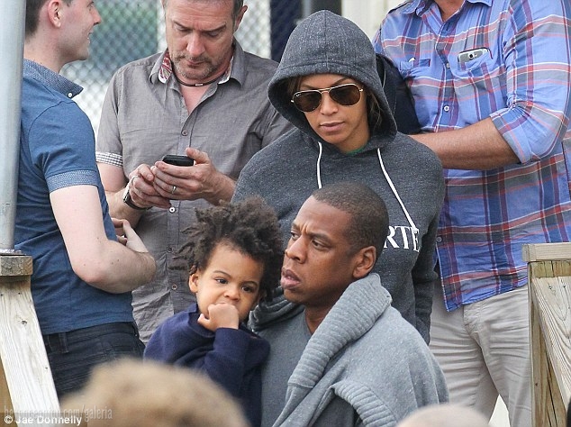 Beyonc&eacute;, Blue Ivy e Jay-Z ap&oacute;s passeio em NY. 