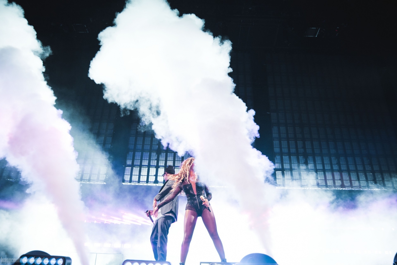 Beyonc&eacute; e Jay-Z se apresentam em Cincinnati, Ohio. 