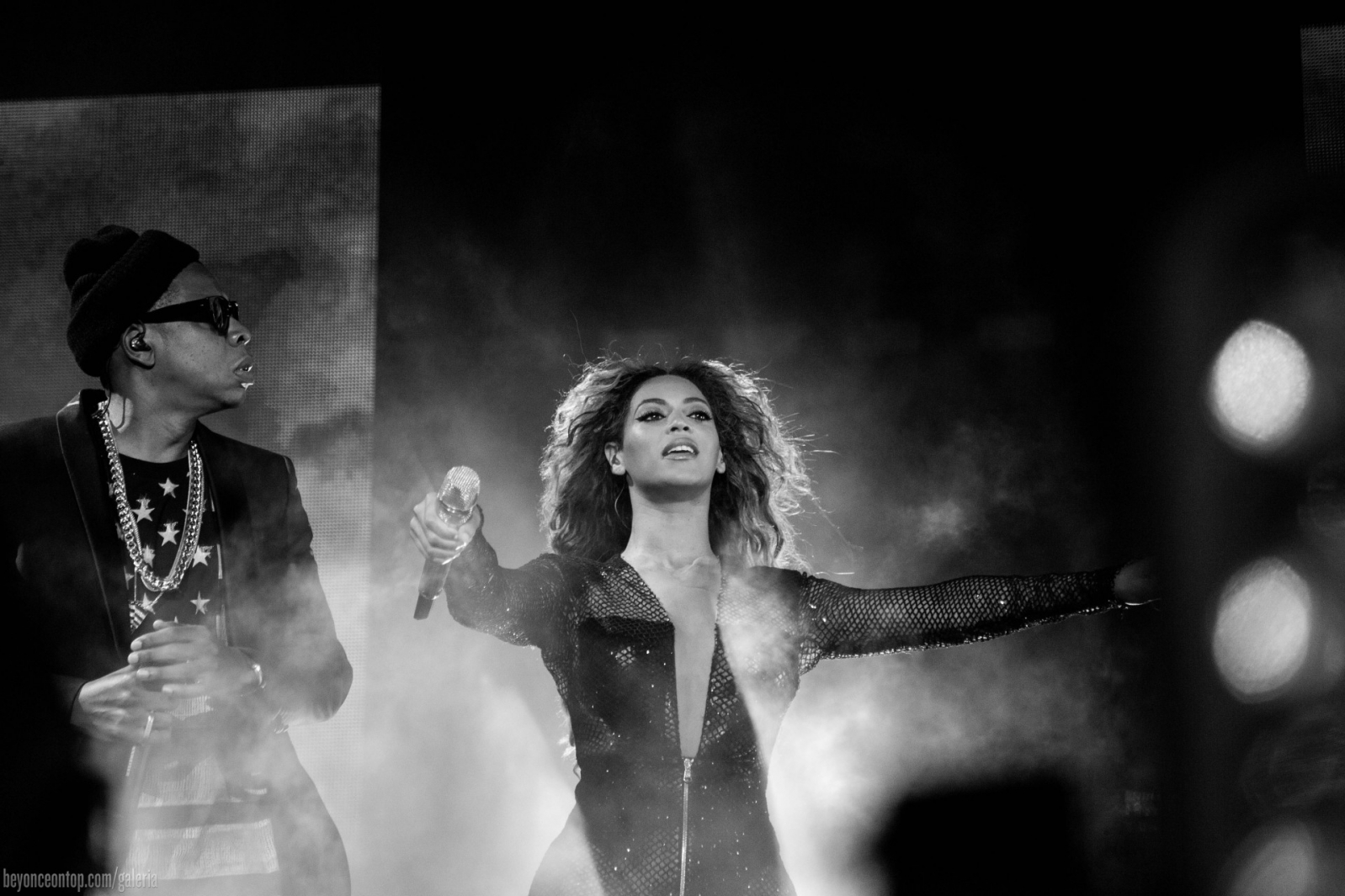 Beyonc&eacute; e Jay-Z se apresentam em Cincinnati, Ohio. 