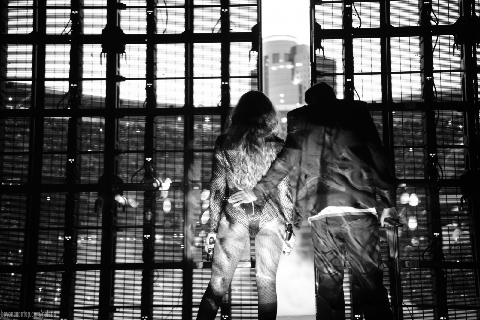 O casal subiu no palco em Cincinnati, Ohio, para o segundo show da turn&ecirc; que come&ccedil;ou na &uacute;ltima quarta-feira, 25. 