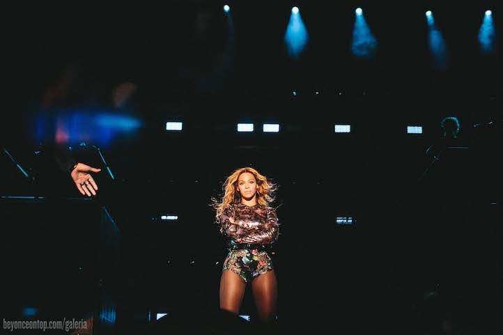 Beyonc&eacute; se apresenta em Baltimore. 