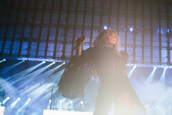 Beyonc&eacute; se apresenta em Baltimore. 