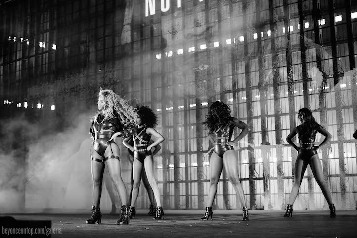 Beyonc&eacute; se apresenta em Baltimore. 